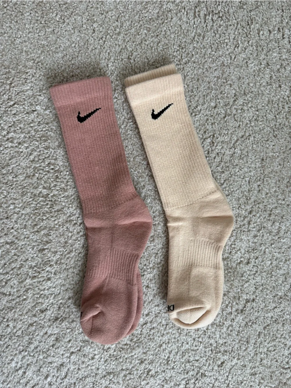 Nike Crew Socks in Cream and Mauve Pink (2-Pack)